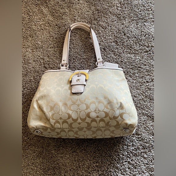 Coach purse. - Picture 13 of 16